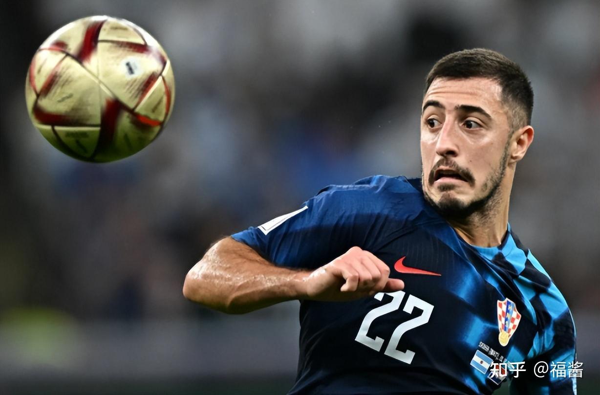 开云体育官网-包含今晚巴塞罗那调整名单以备意大利杯，主帅复盘环节打磨，球迷炸锅，训练强度明显提升的词条