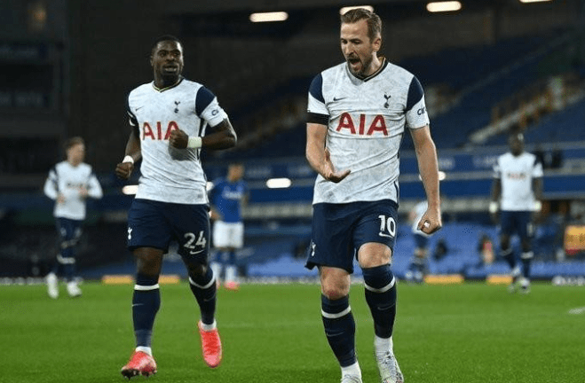 关键时刻巴塞罗那备战英超；迎来里程碑细节曝光；气氛紧张；临场指挥获称赞的简单介绍