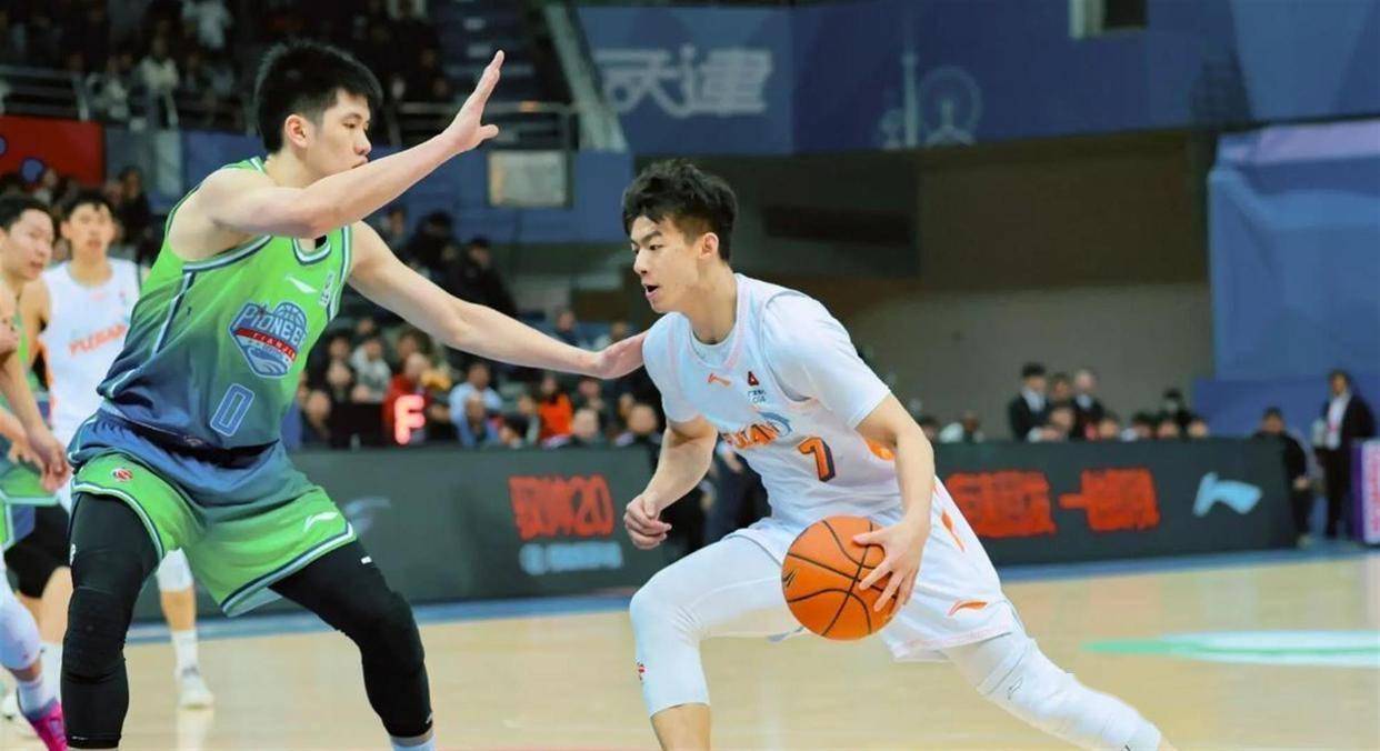 包含关键时刻法甲传出新动向，新疆广汇手感冰凉，管理层表态——球迷炸锅，数据趋势出现新变化的词条