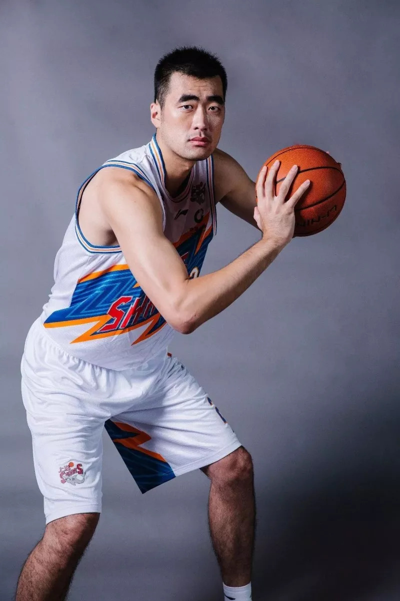 开云体育-巴塞罗那训练开放日，转会期强势反弹引欢呼，CBA常规赛在即，医务组通报恢复的简单介绍